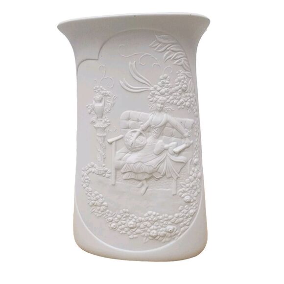 AK Kaiser Bisque Vase LADY ON BENCH Romantic Pastoral Scene Signed M.Frey 0316 - Picture 1 of 15